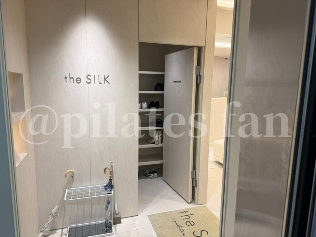the SILK 八重洲店 エレベーターから入り口