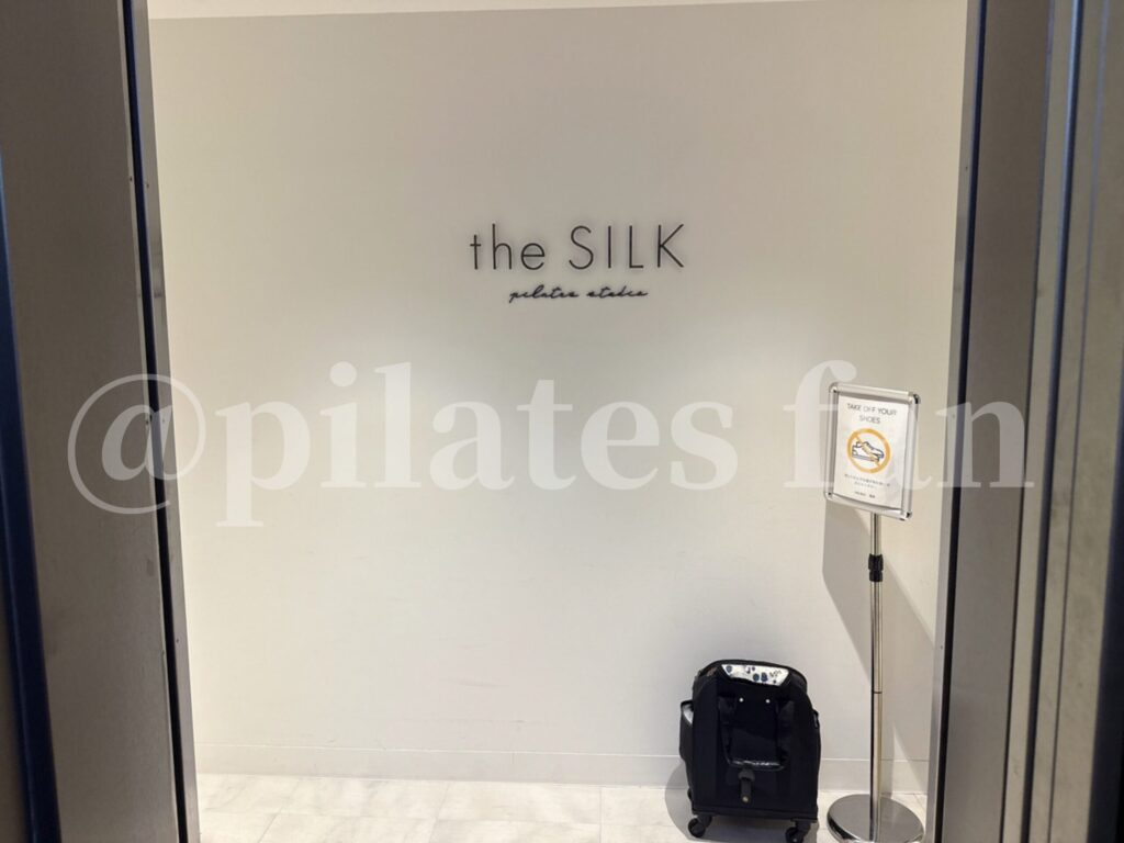 the SILK 銀座店 エレベーターから入り口